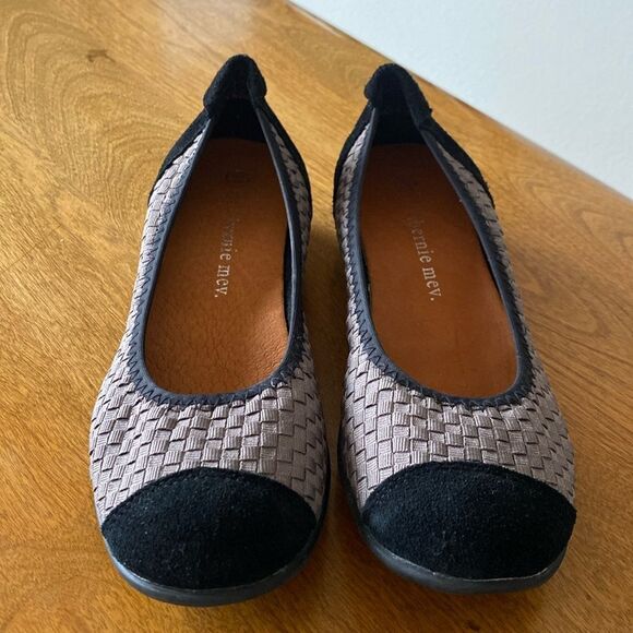 NEW bernie mev. “Bella Me” flats - Picture 1 of 6